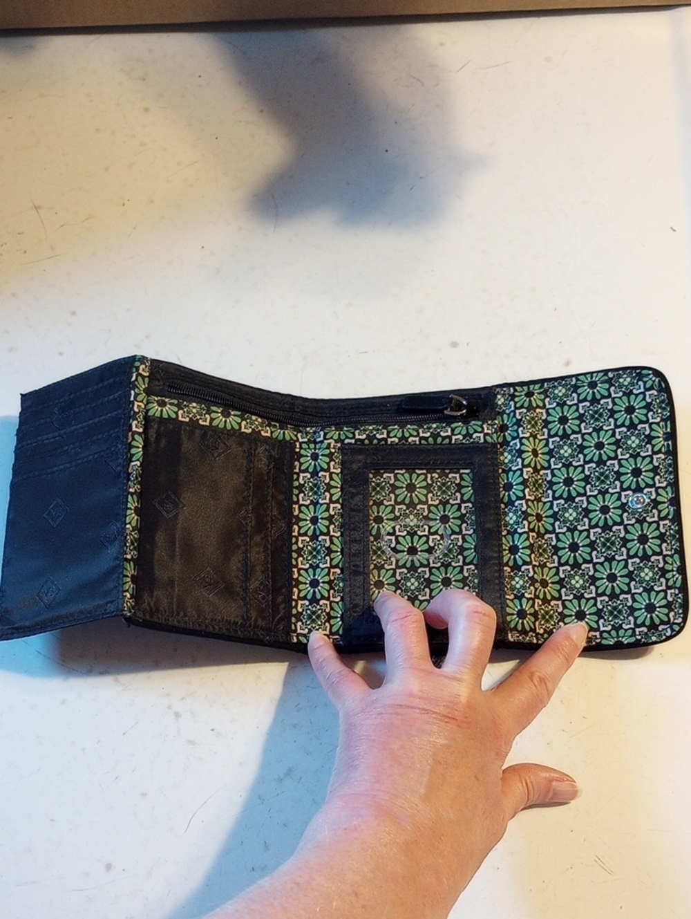 NWOT Vera Bradley Winter Berry Floral Quilted RFID Wallet. Black Green Pink Red - Picture 4 of 7